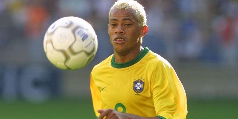 Marcelinho Paraíba được nhiều người yêu thích bởi cách chơi bóng sáng tạo